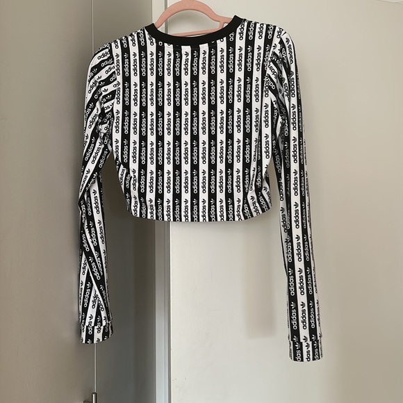 🤍🖤Adidas+ UO Crop top - Picture 3 of 6